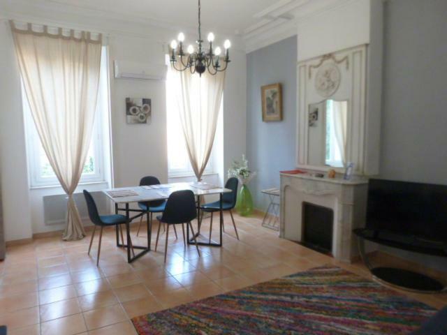 A L'Ombre De La Cathedrale Apartment นาร์บอนน์ ภายนอก รูปภาพ
